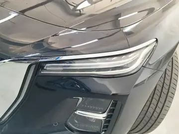 2025 Hongqi H5 с пробегом 6 000 км