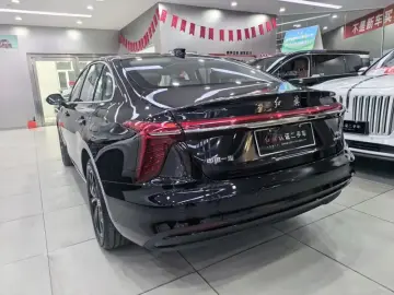 2025 Hongqi H5 с пробегом 19 000 км