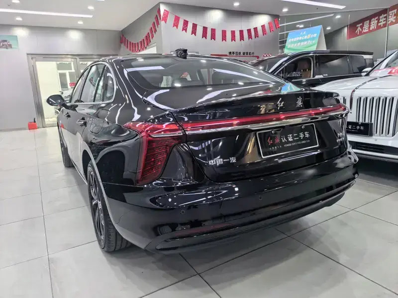 2025 Hongqi H5 с пробегом 19 000 км