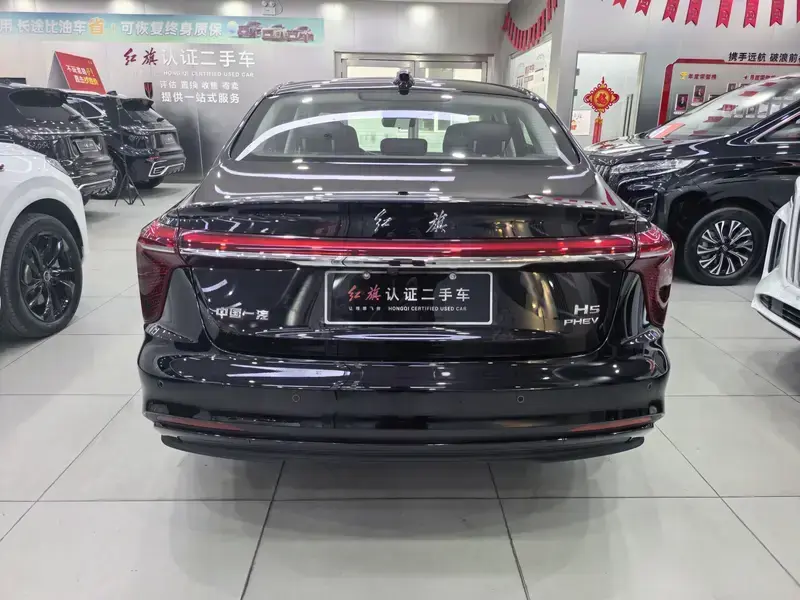 2025 Hongqi H5 с пробегом 19 000 км