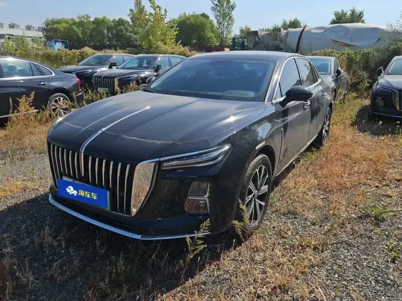2025 Hongqi H5 с пробегом 9 000 км