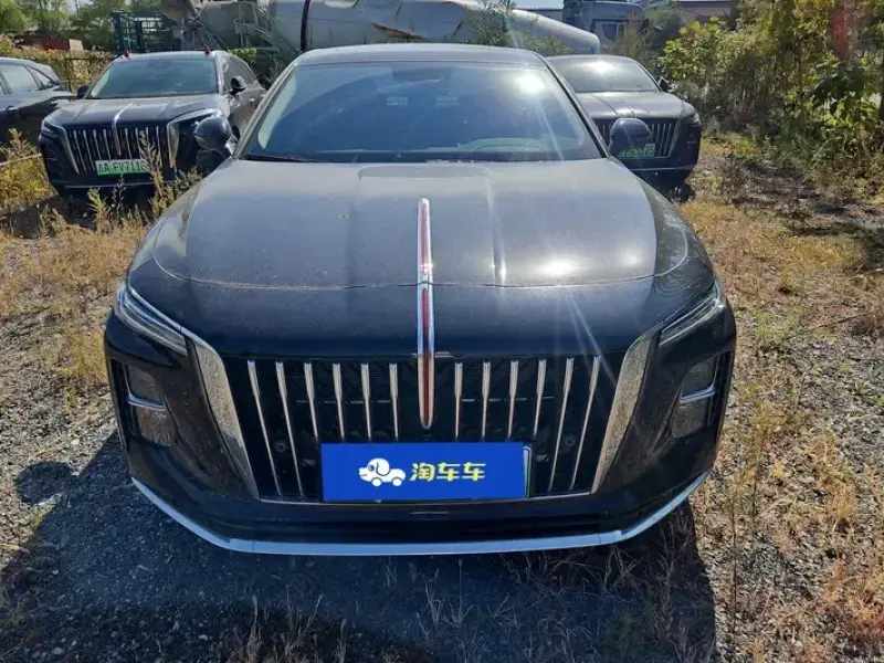 2025 Hongqi H5 с пробегом 9 000 км