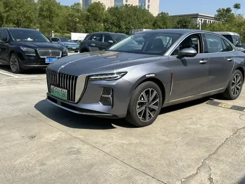 2025 Hongqi H5 с пробегом 7 600 км