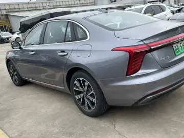 2025 Hongqi H5 с пробегом 7 600 км