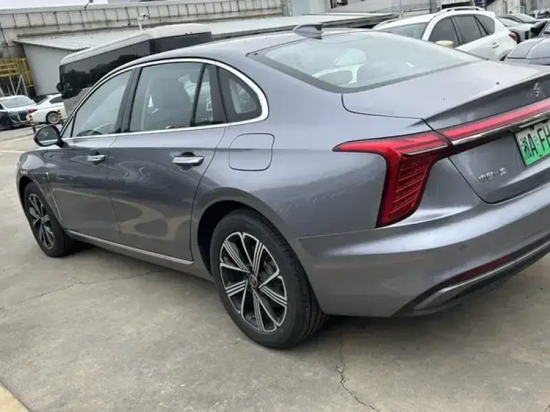 2025 Hongqi H5 с пробегом 7 600 км