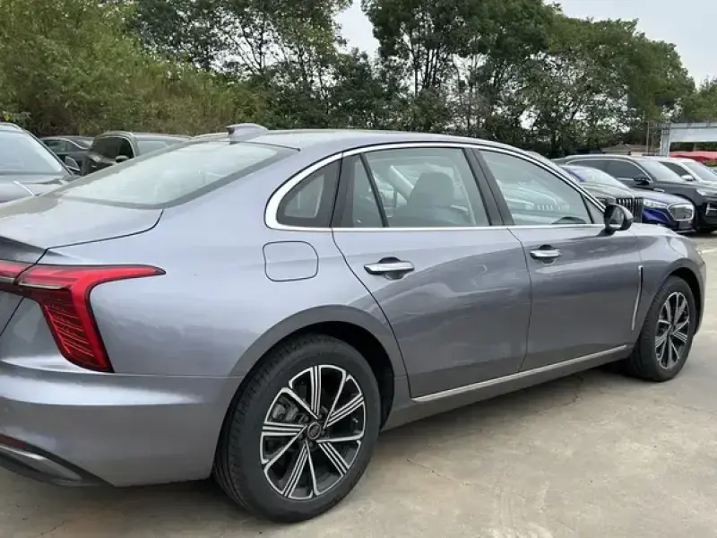 2025 Hongqi H5 с пробегом 7 600 км
