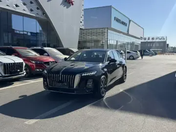 2025 Hongqi H5 с пробегом 17 000 км