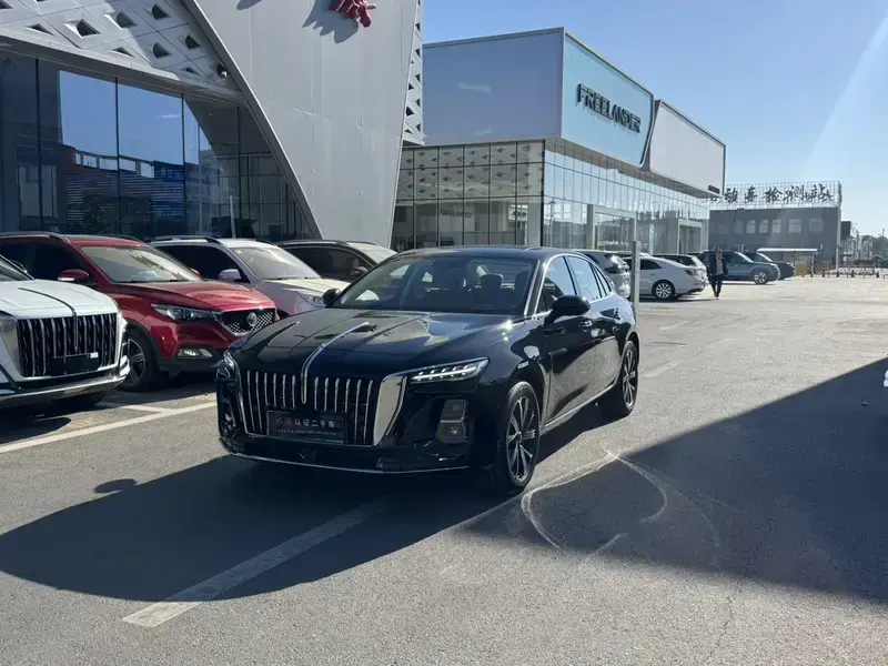 2025 Hongqi H5 с пробегом 17 000 км