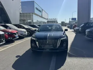 2025 Hongqi H5 с пробегом 17 000 км