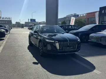 2025 Hongqi H5 с пробегом 17 000 км