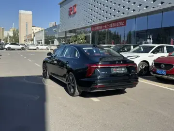 2025 Hongqi H5 с пробегом 17 000 км
