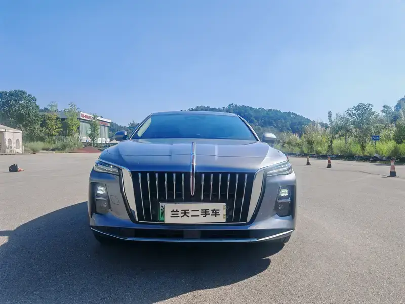 2025 Hongqi H5 с пробегом 21 000 км