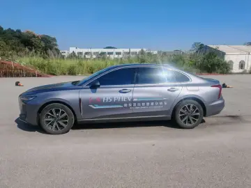 2025 Hongqi H5 с пробегом 21 000 км