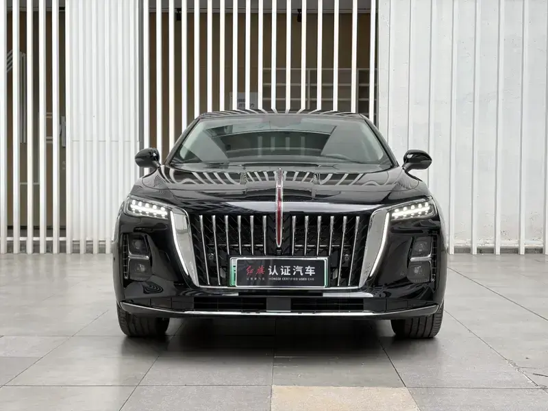2025 Hongqi H5 с пробегом 4 000 км