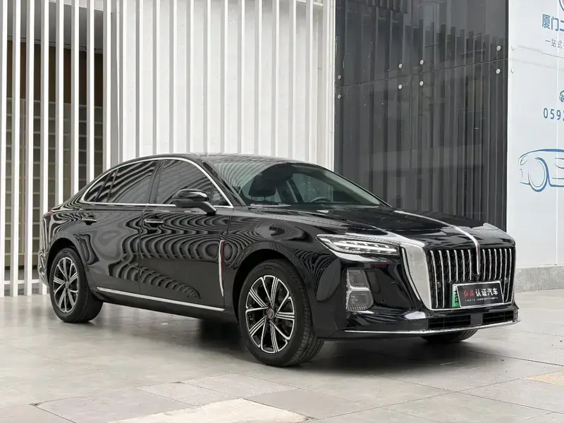 2025 Hongqi H5 с пробегом 4 000 км