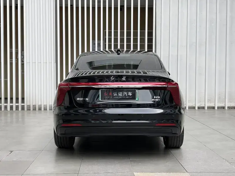 2025 Hongqi H5 с пробегом 4 000 км