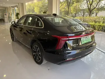 2025 Hongqi H5 с пробегом 7 500 км