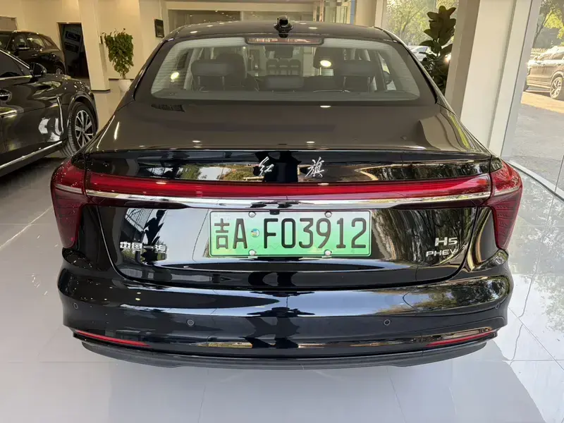 2025 Hongqi H5 с пробегом 7 500 км
