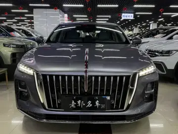 2025 Hongqi H5 с пробегом 30 000 км