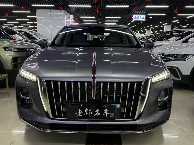 2025 Hongqi H5 с пробегом 30 000 км
