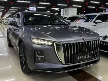 2025 Hongqi H5 с пробегом 30 000 км