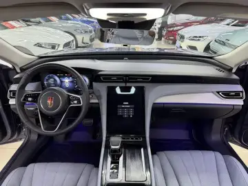2025 Hongqi H5 с пробегом 30 000 км