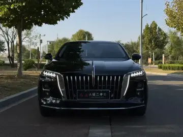 2025 Hongqi H5 с пробегом 18 000 км