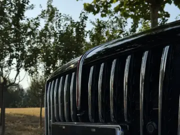 2025 Hongqi H5 с пробегом 18 000 км