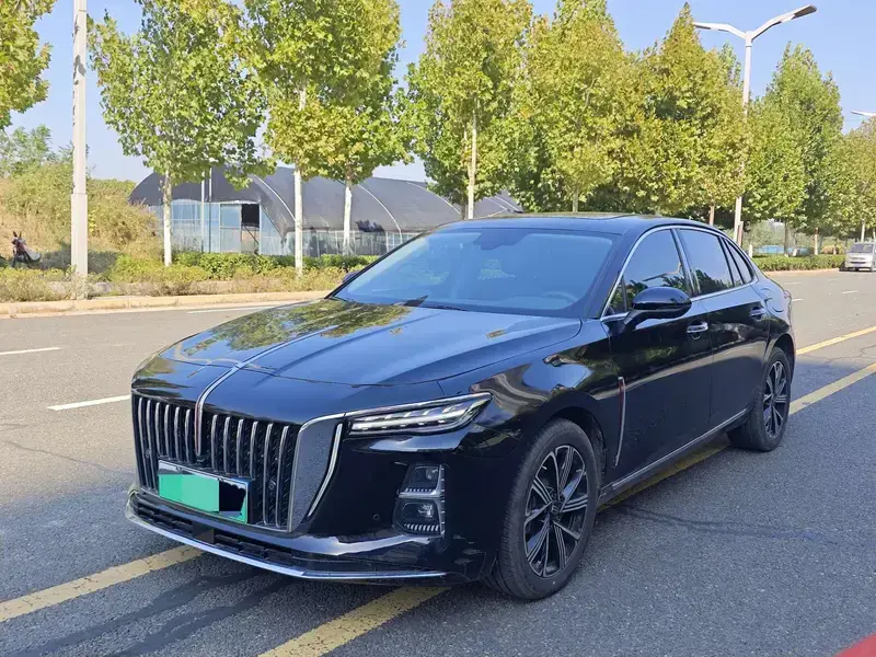 2025 Hongqi H5 с пробегом 10 000 км