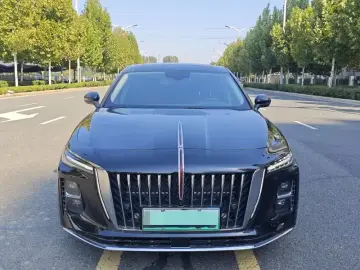 2025 Hongqi H5 с пробегом 10 000 км