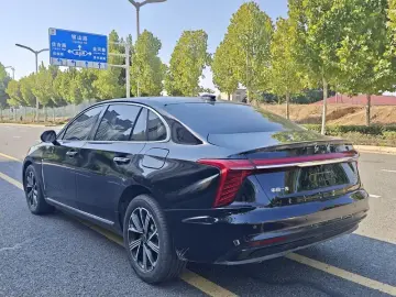 2025 Hongqi H5 с пробегом 10 000 км