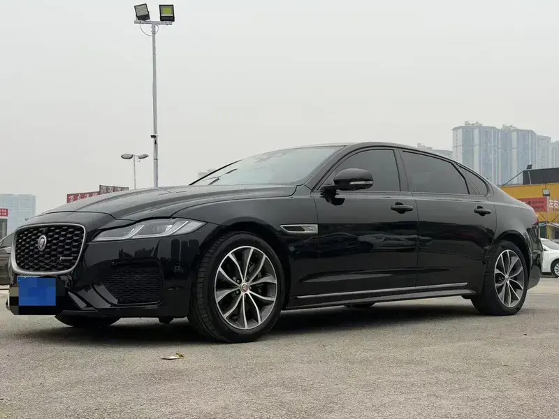 2022 Jaguar XF с пробегом 32 000 км