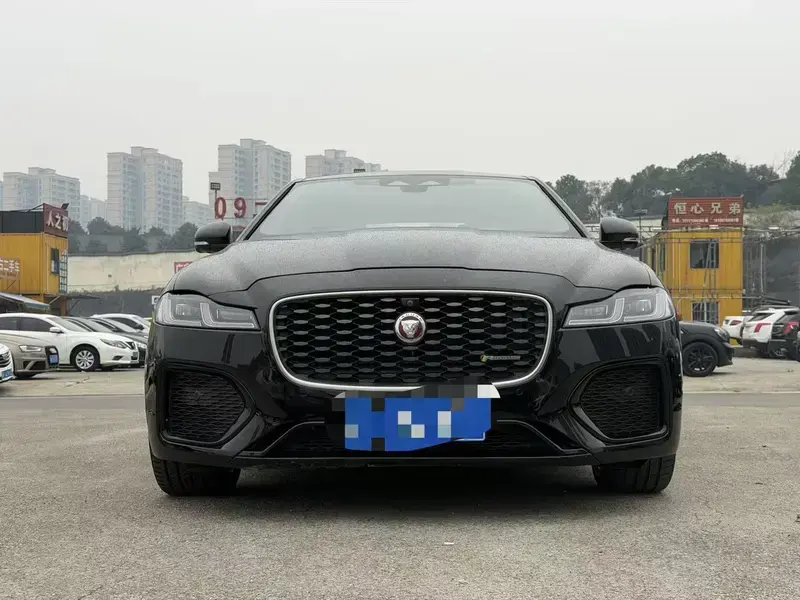2022 Jaguar XF с пробегом 32 000 км