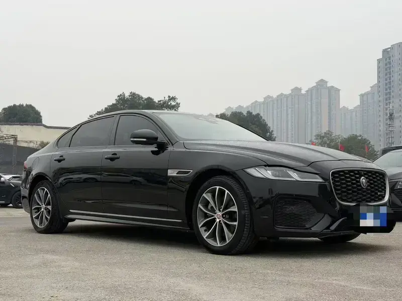 2022 Jaguar XF с пробегом 32 000 км