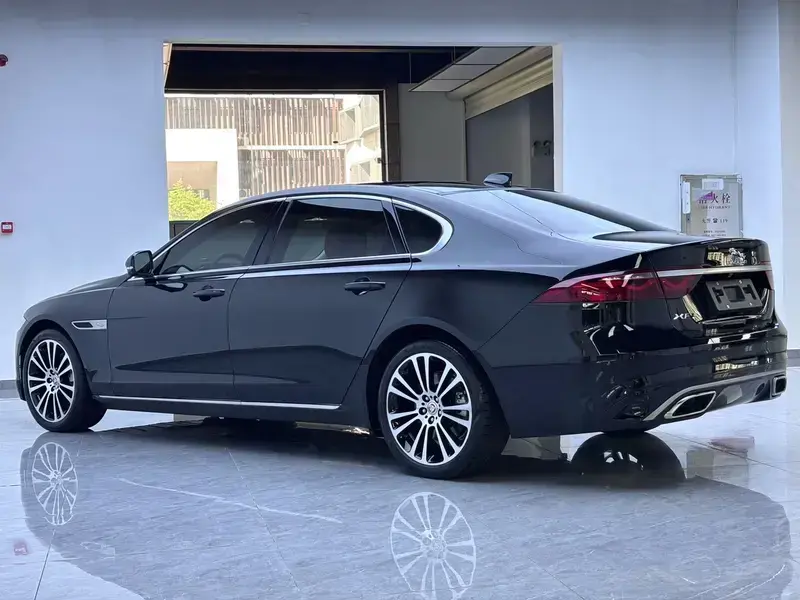 2024 Jaguar XF с пробегом 17 000 км