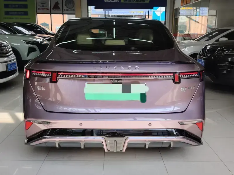 2026 Lynk & Co 07 с пробегом 200 км