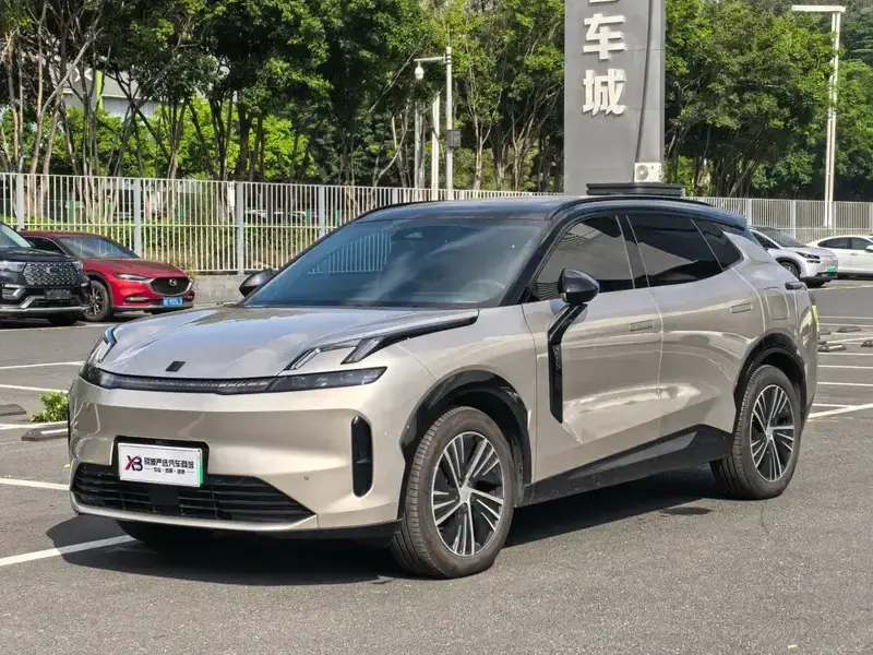 2025 Lynk & Co 08 с пробегом 25 000 км