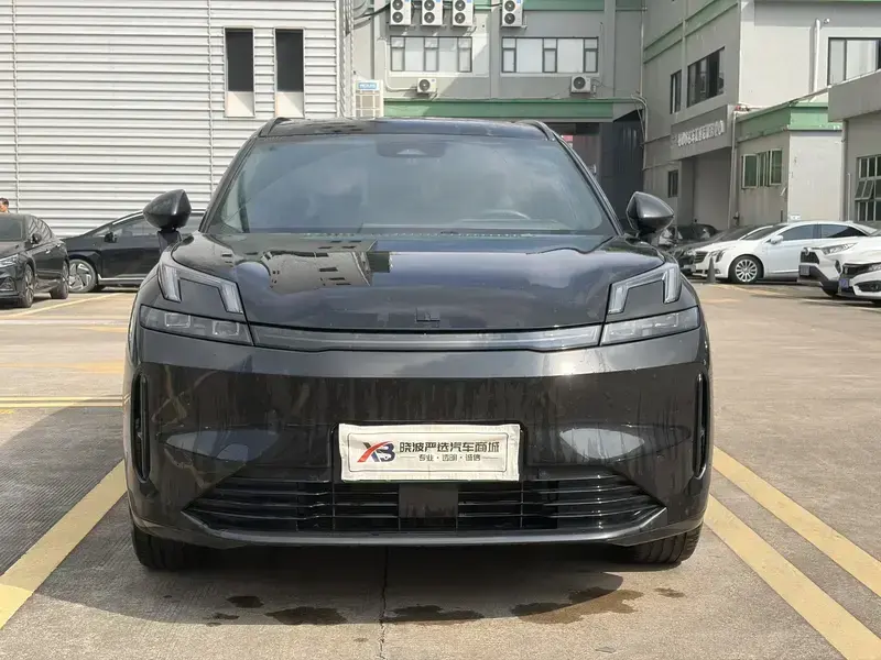 2023 Lynk & Co 08 с пробегом 35 500 км