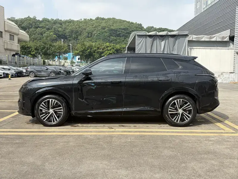 2023 Lynk & Co 08 с пробегом 35 500 км