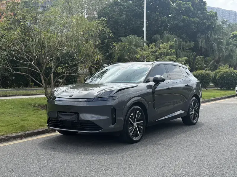 2025 Lynk & Co 08 с пробегом 26 000 км