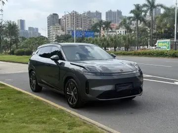 2025 Lynk & Co 08 с пробегом 26 000 км