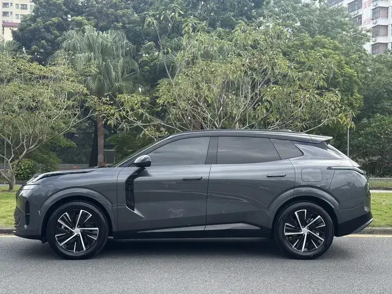 2025 Lynk & Co 08 с пробегом 26 000 км