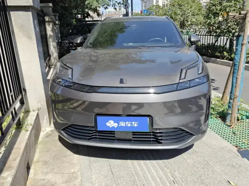 2025 Lynk & Co 08 с пробегом 48 000 км