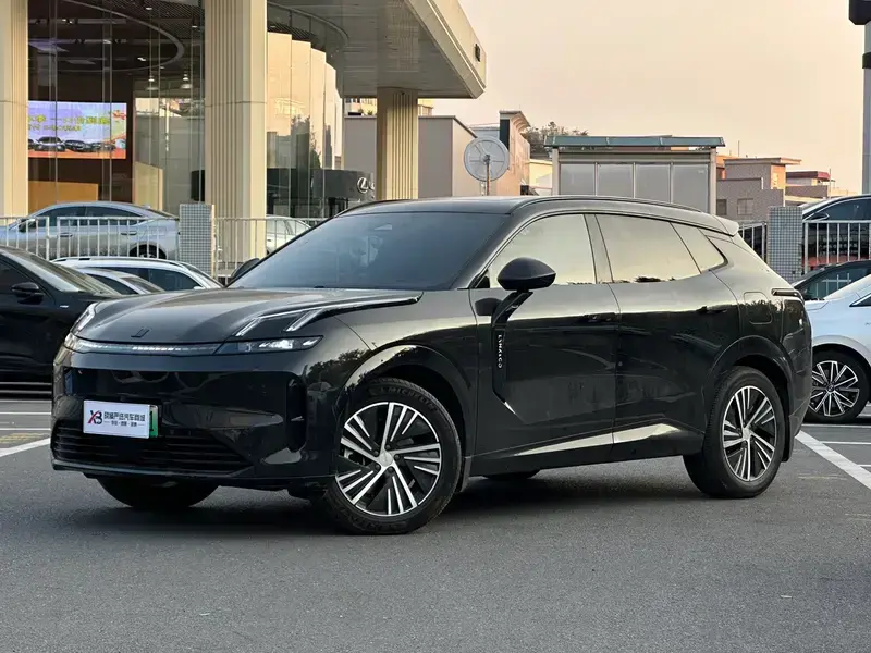 2025 Lynk & Co 08 с пробегом 42 000 км