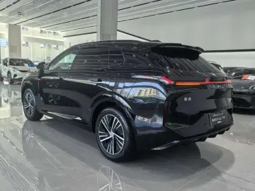 2023 Lynk & Co 08 с пробегом 40 000 км