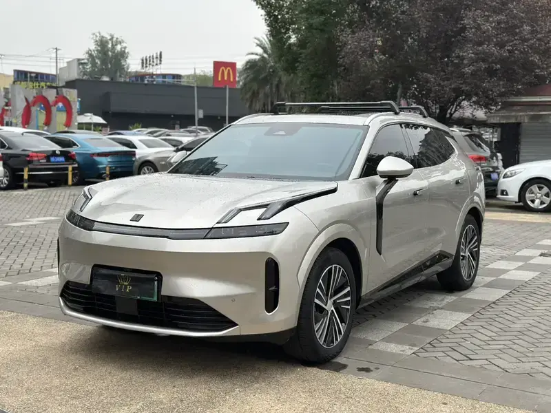 2023 Lynk & Co 08 с пробегом 77 000 км