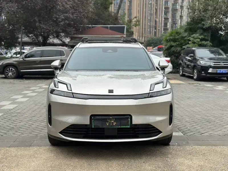 2023 Lynk & Co 08 с пробегом 77 000 км