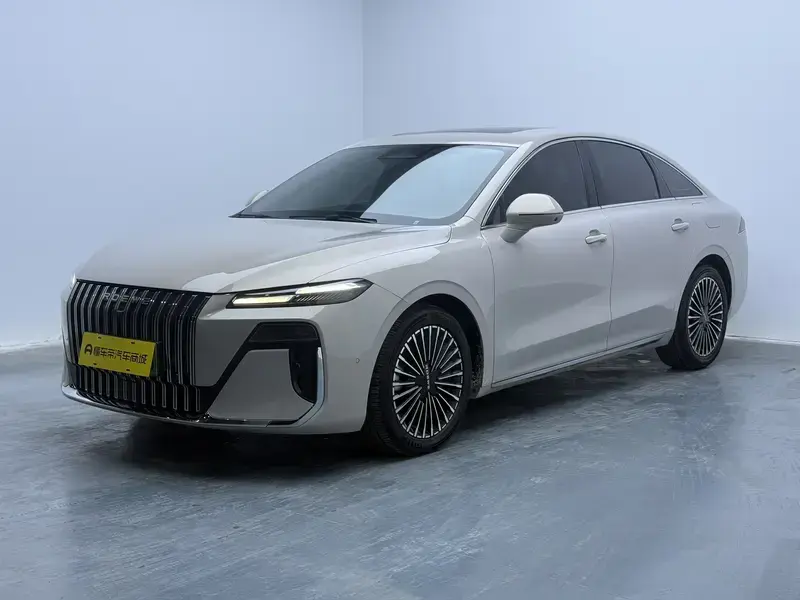 2025 Roewe M7 с пробегом 22 700 км