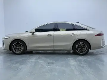 2025 Roewe M7 с пробегом 22 700 км