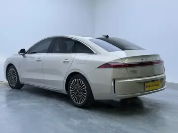 2025 Roewe M7 с пробегом 22 700 км